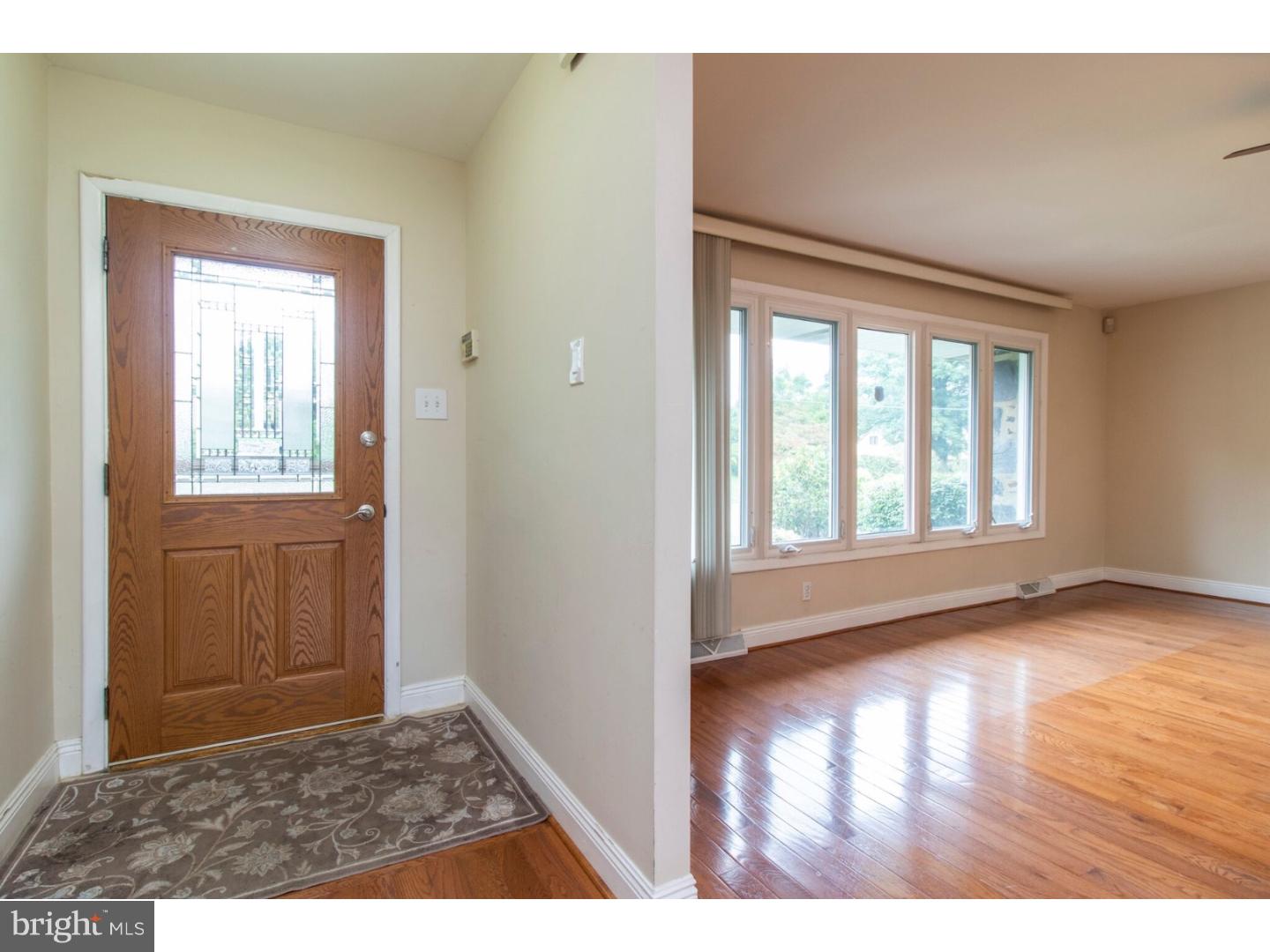 9231 Pine Road Philadelphia, PA 19115 - Photo 2 of 24