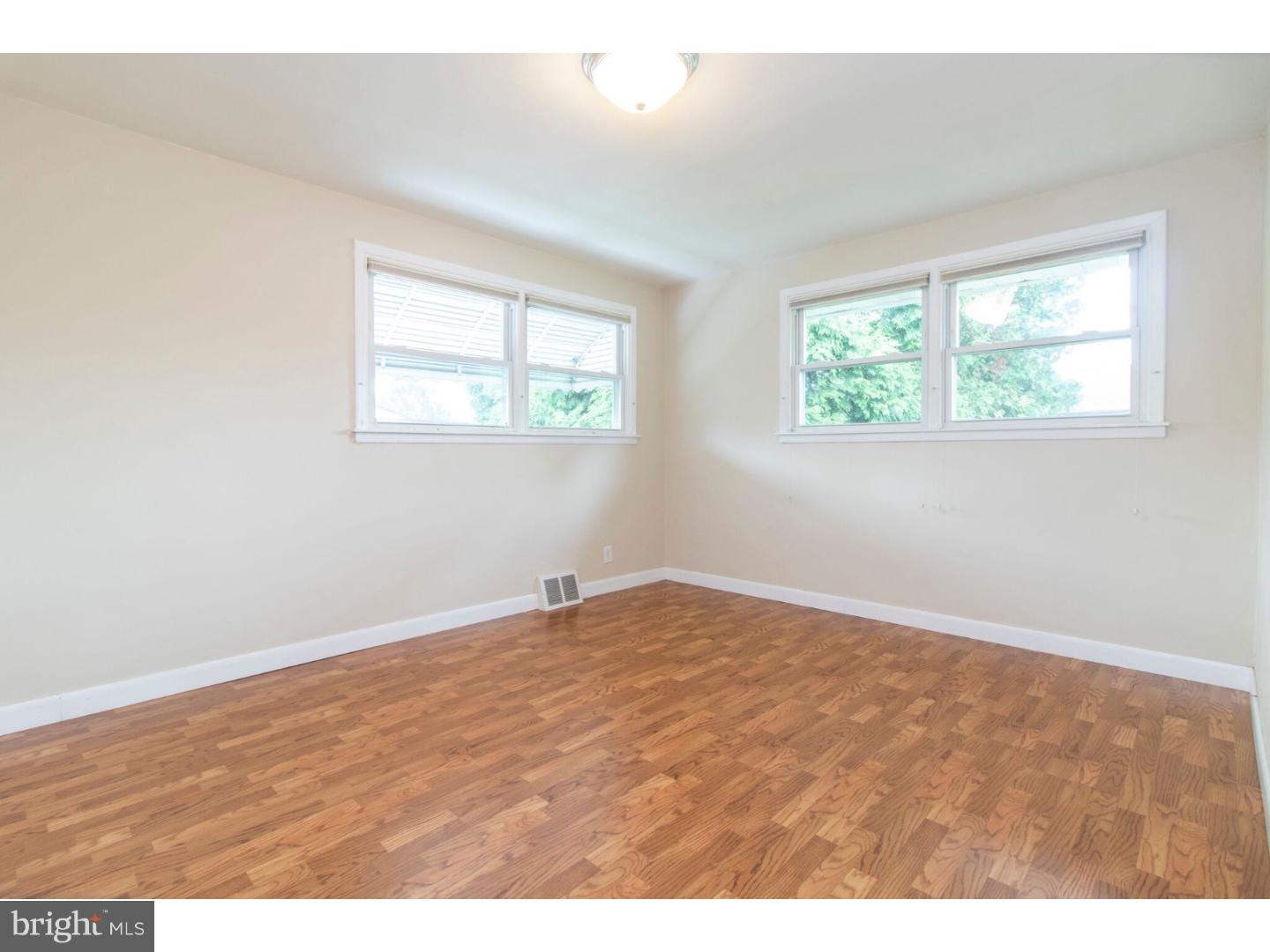 9231 Pine Road Philadelphia, PA 19115 - Photo 15 of 24