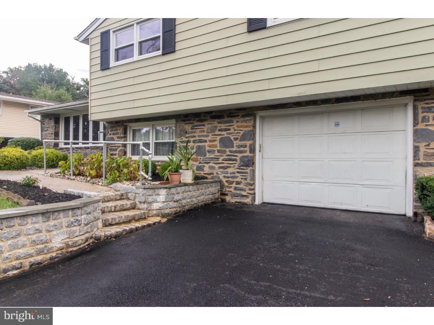 9231 Pine Road Philadelphia, PA 19115 - Photo 23 of 24