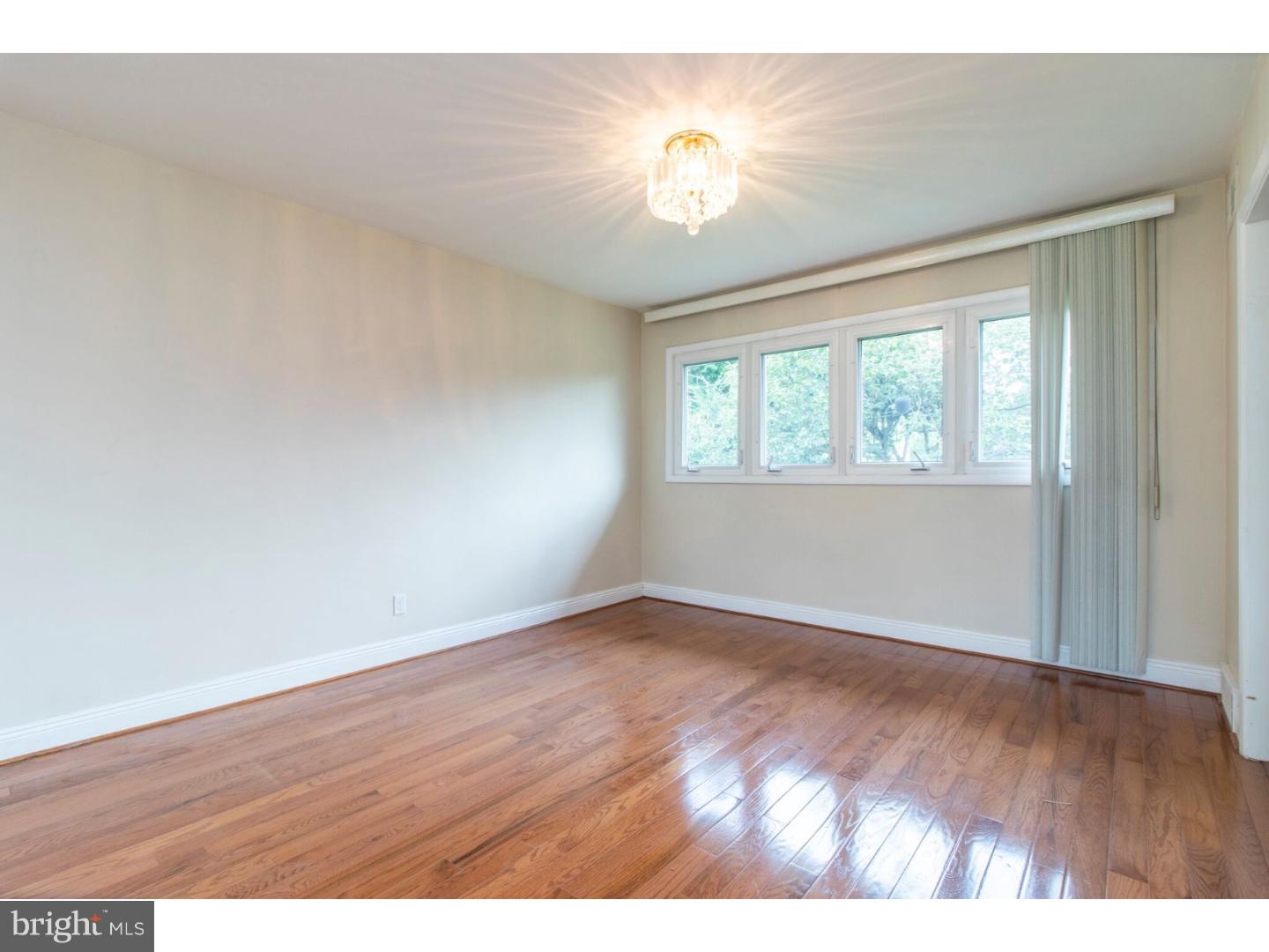 9231 Pine Road Philadelphia, PA 19115 - Photo 6 of 24