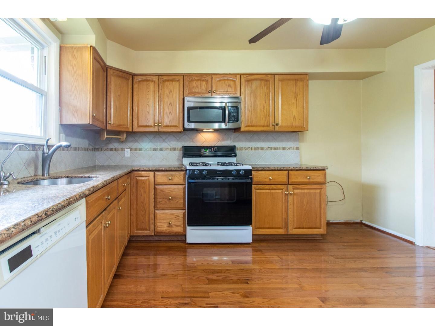 9231 Pine Road Philadelphia, PA 19115 - Photo 8 of 24