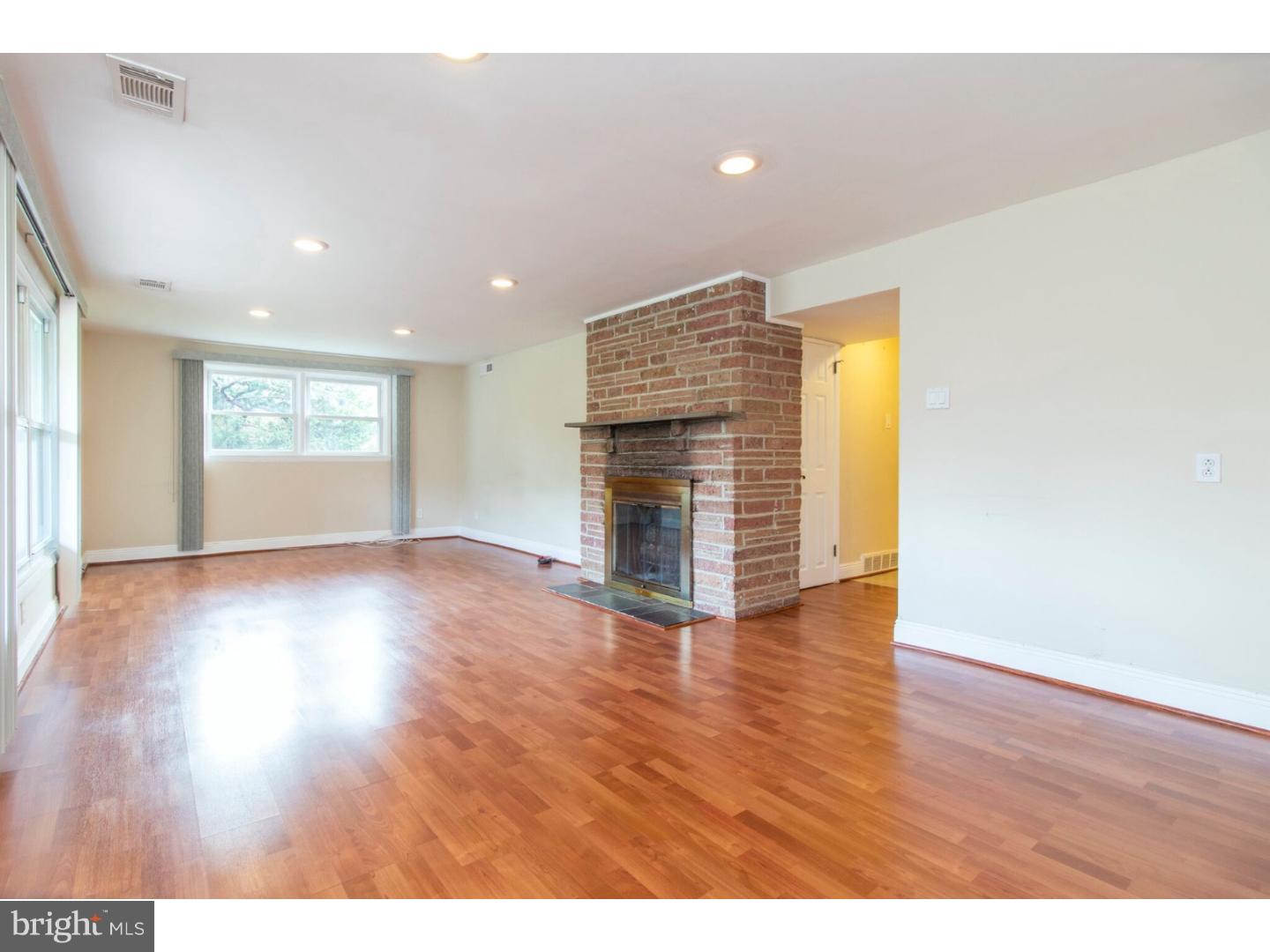9231 Pine Road Philadelphia, PA 19115 - Photo 9 of 24