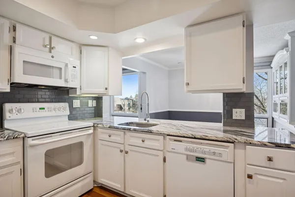 $265,000 | 6075 Lincoln Drive, Unit 305, Edina, MN 55436