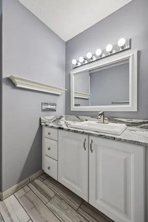 $265,000 | 6075 Lincoln Drive, Unit 305, Edina, MN 55436