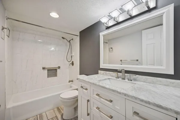 $265,000 | 6075 Lincoln Drive, Unit 305, Edina, MN 55436