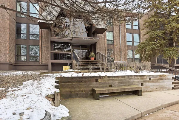 $265,000 | 6075 Lincoln Drive, Unit 305, Edina, MN 55436