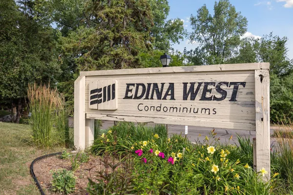 $265,000 | 6075 Lincoln Drive, Unit 305, Edina, MN 55436