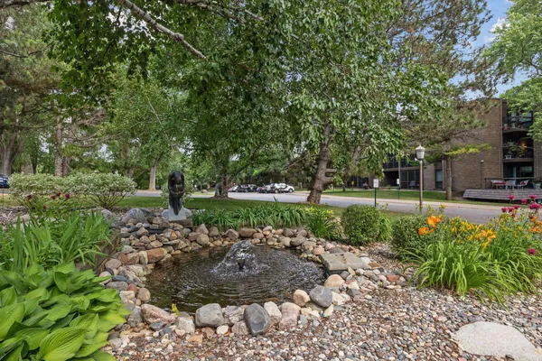 $265,000 | 6075 Lincoln Drive, Unit 305, Edina, MN 55436
