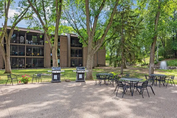 $265,000 | 6075 Lincoln Drive, Unit 305, Edina, MN 55436