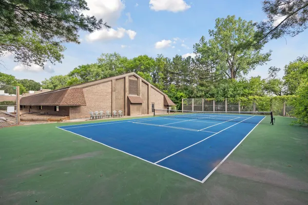 $265,000 | 6075 Lincoln Drive, Unit 305, Edina, MN 55436