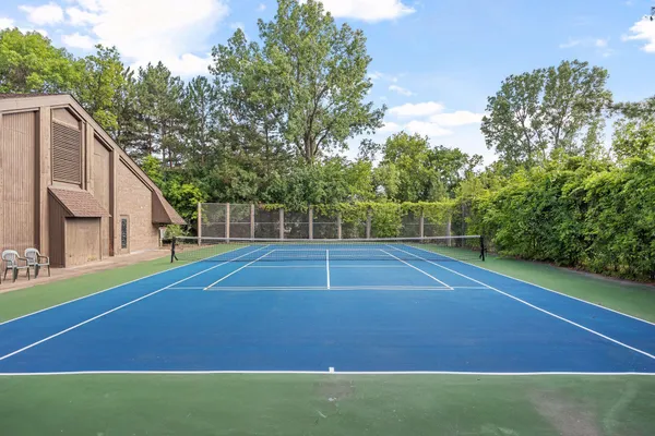 $265,000 | 6075 Lincoln Drive, Unit 305, Edina, MN 55436