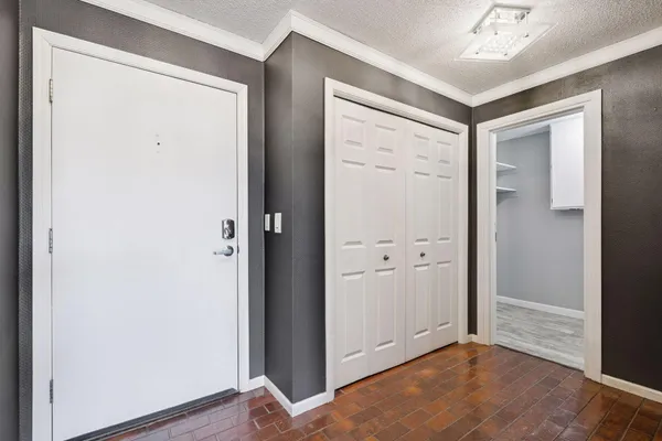 $265,000 | 6075 Lincoln Drive, Unit 305, Edina, MN 55436