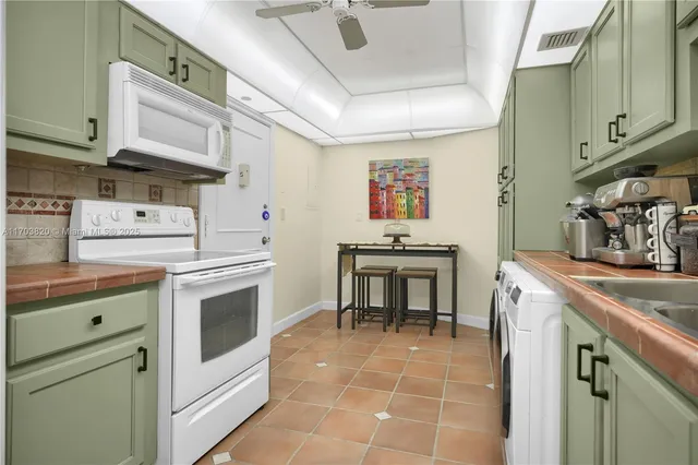 $1,090,000 | 1121 Crandon Boulevard, Unit E803, Key Biscayne, FL 33149