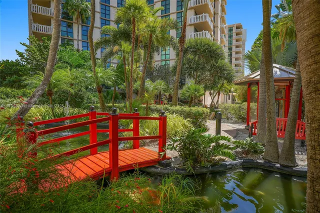 $1,090,000 | 1121 Crandon Boulevard, Unit E803, Key Biscayne, FL 33149