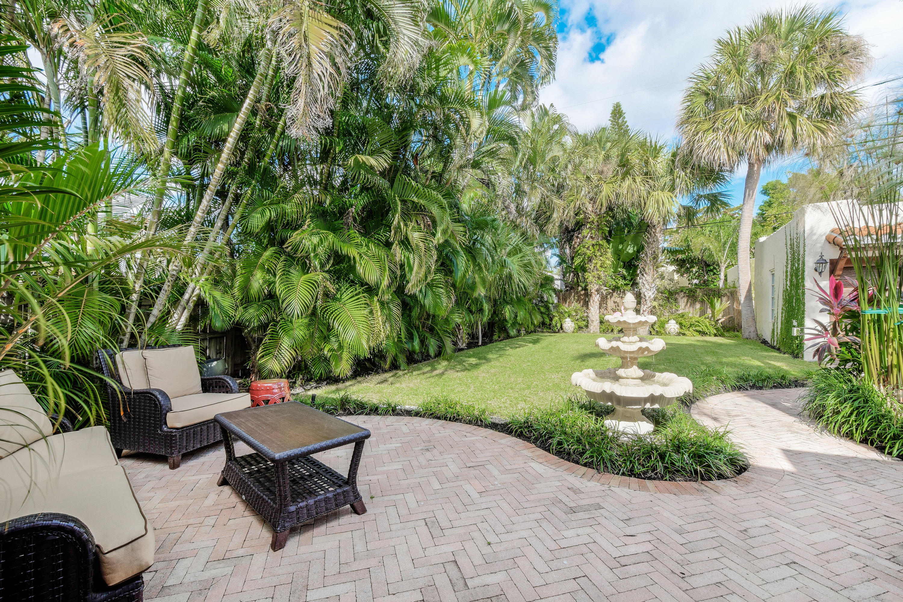 833 Sunset Road West Palm Beach, FL 33401 - Photo 18 of 22 833SunsetRoad_46