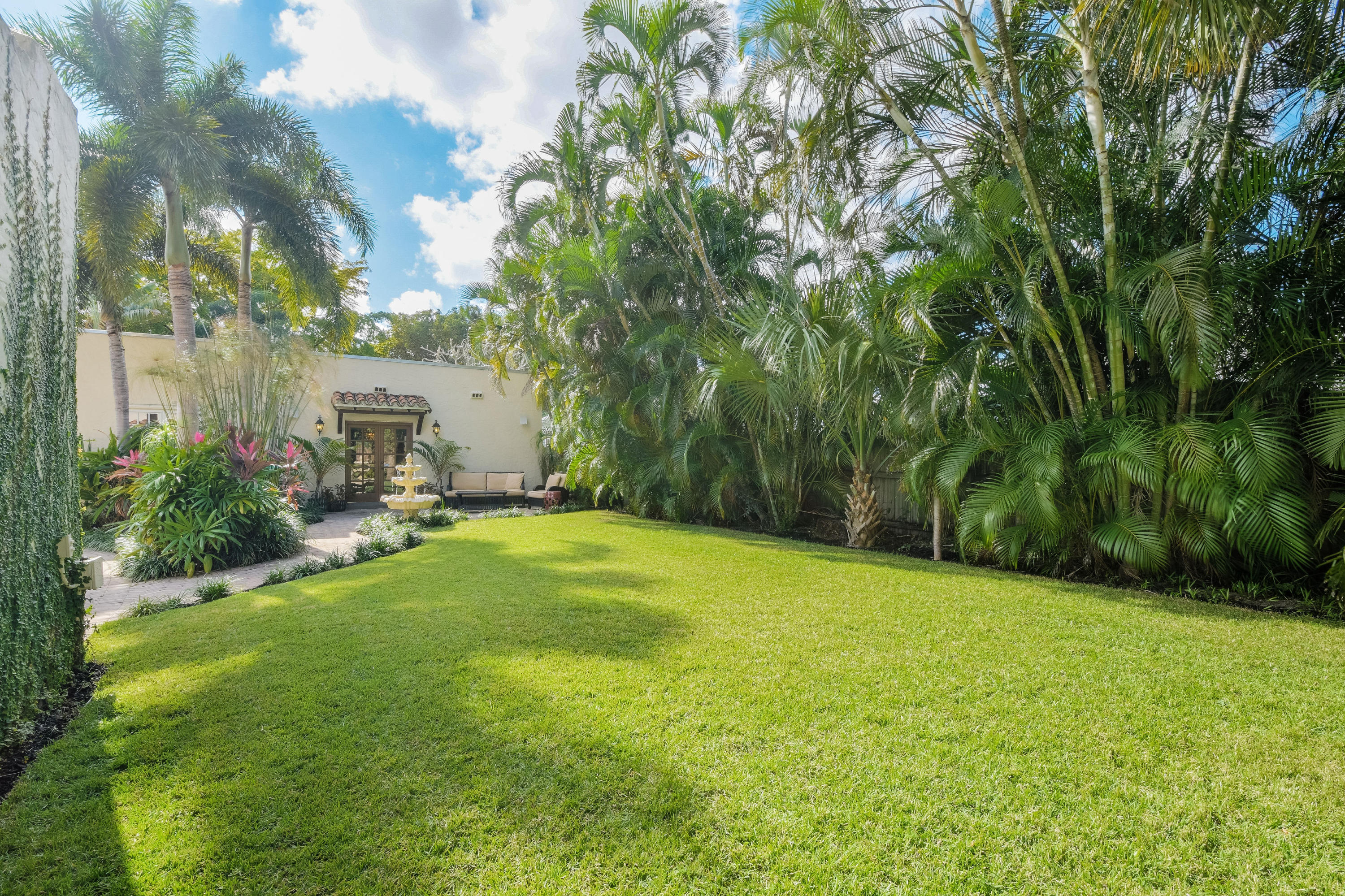 833 Sunset Road West Palm Beach, FL 33401 - Photo 19 of 22 833SunsetRoad_53