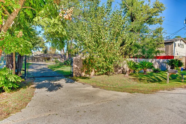 $2,000 | 918 Lehman Street, Houston, TX 77018