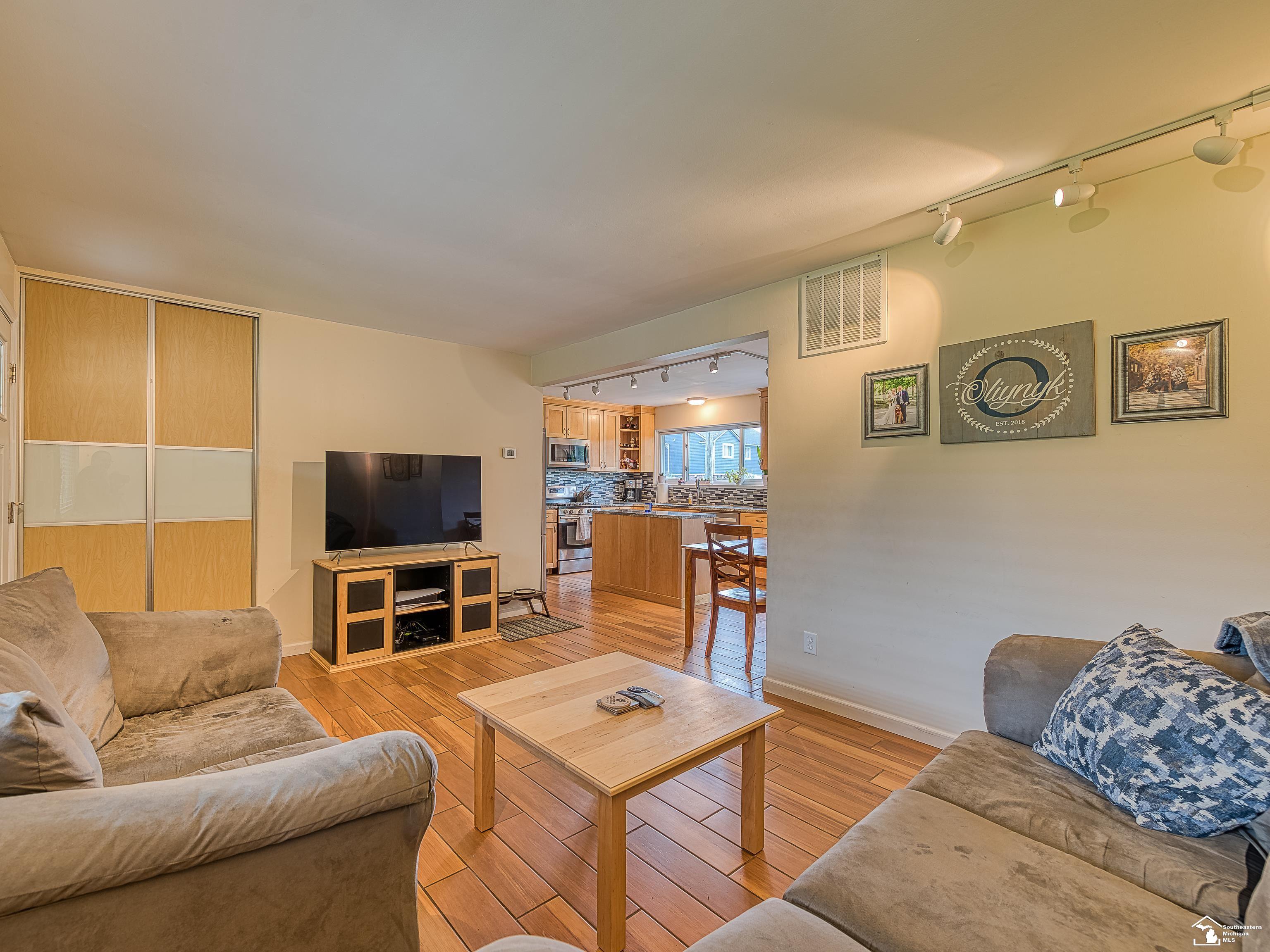 49361 Saltz Road Canton, MI 48187 - Photo 15 of 21 50119254-14.JPG