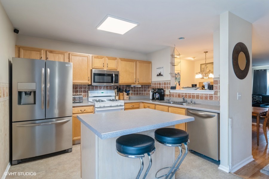 402 Holiday Lane, Unit 402 Hainesville, IL 60073 - Photo 4 of 14