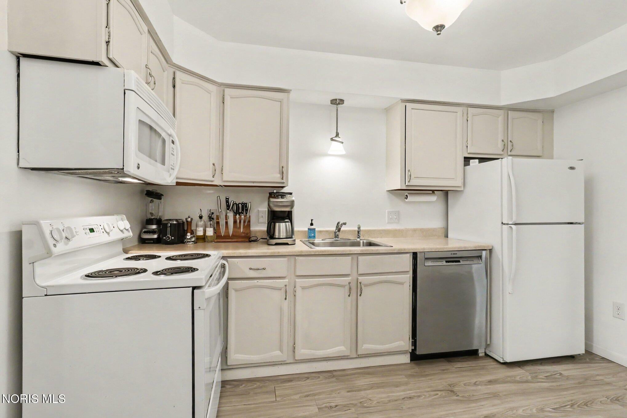 28407 Simmons Road Perrysburg, OH 43551 - Photo 8 of 29 Gallery Image 8