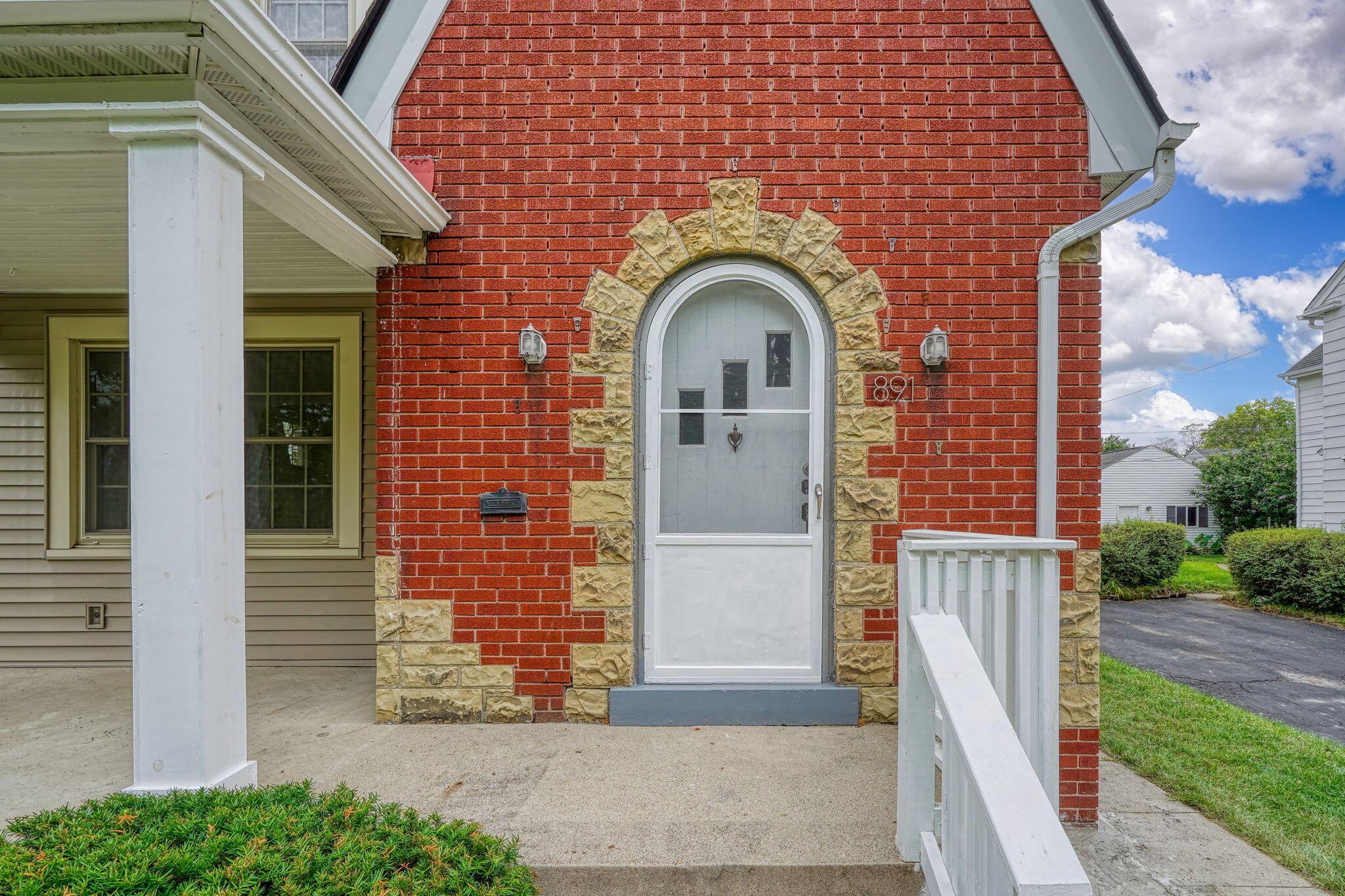 891 Vernon Road Columbus, OH 43209 - Photo 5 of 38