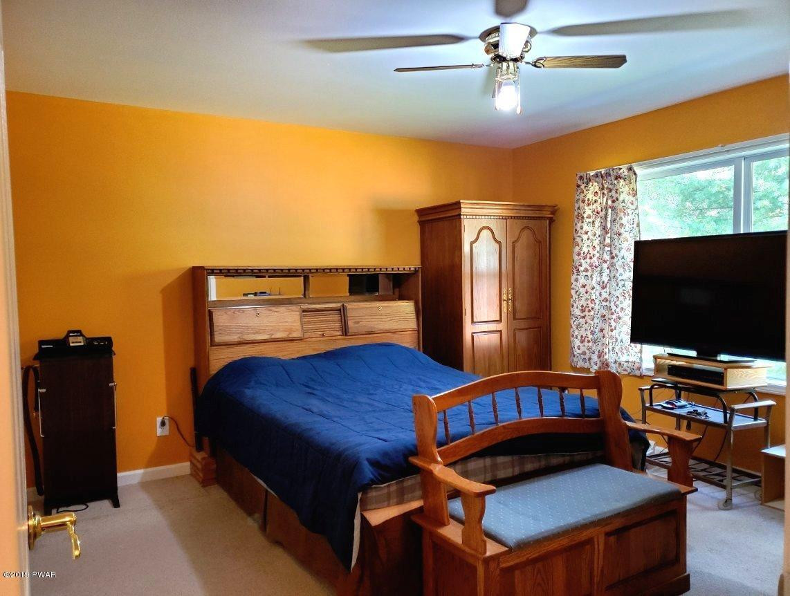 225 Engvaldsen Road Hawley, PA 18428 - Photo 27 of 40 7mastr bed