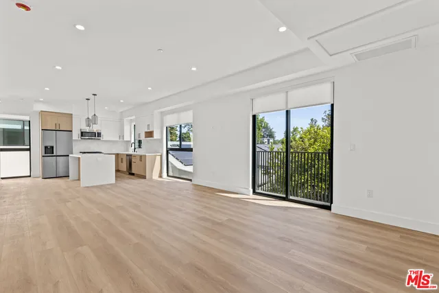 $5,995 | 5839 Kester Avenue, Unit 2, Sherman Oaks, CA 91411