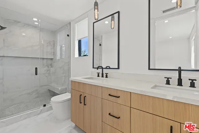 $5,995 | 5839 Kester Avenue, Unit 2, Sherman Oaks, CA 91411