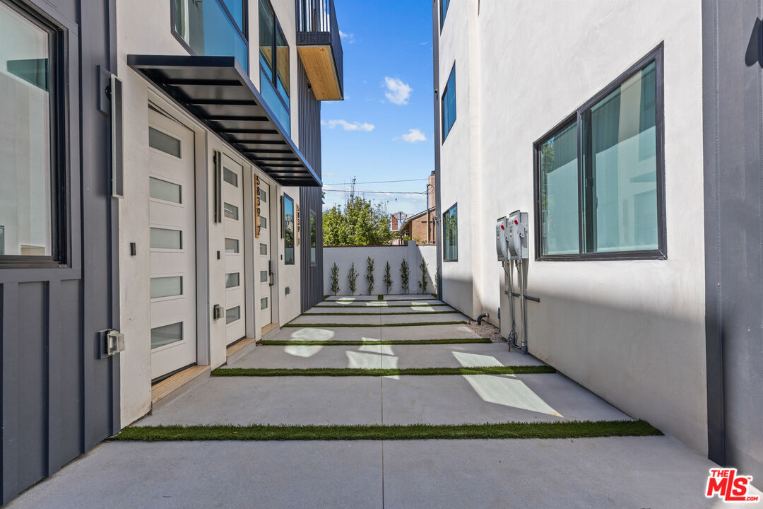 5839 Kester Avenue, Unit 2 Sherman Oaks, CA 91411 - Photo 16 of 17