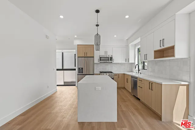 $5,995 | 5839 Kester Avenue, Unit 2, Sherman Oaks, CA 91411