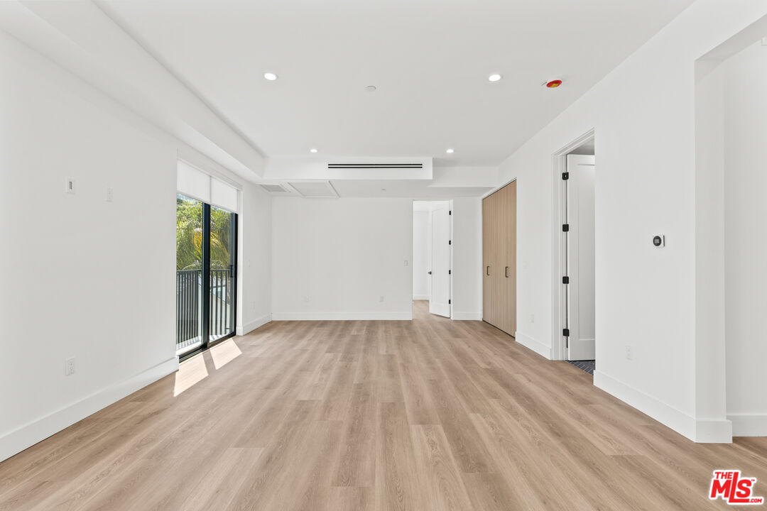 5839 Kester Avenue, Unit 2 Sherman Oaks, CA 91411 - Photo 4 of 17