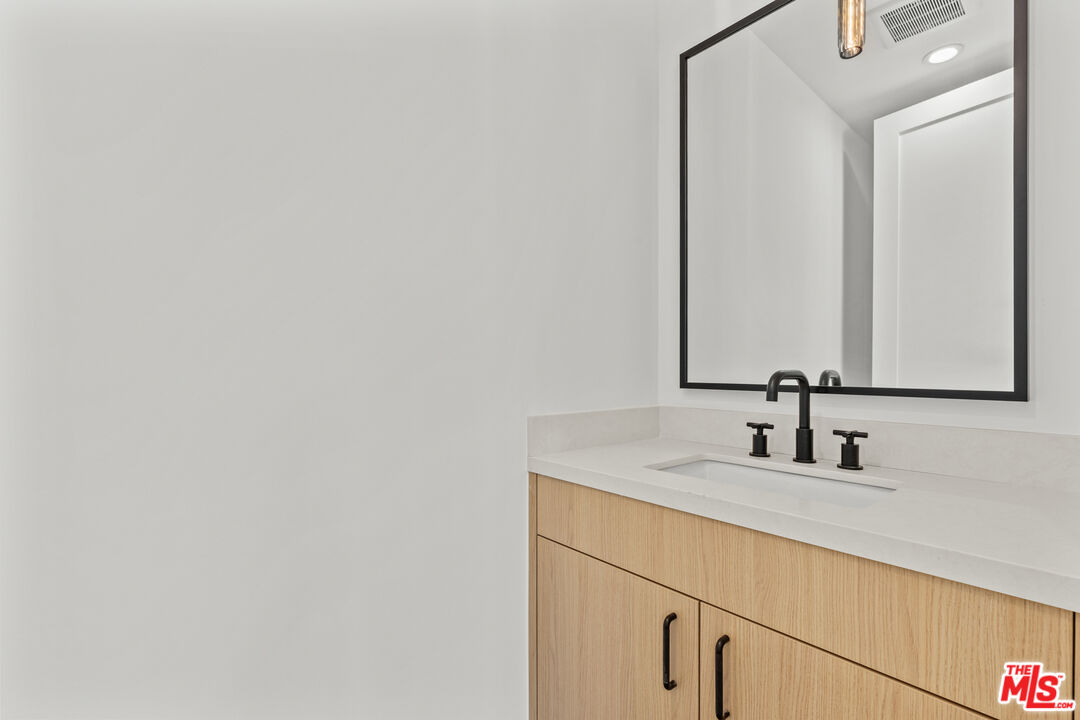 5839 Kester Avenue, Unit 2 Sherman Oaks, CA 91411 - Photo 5 of 17