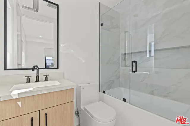 $5,995 | 5839 Kester Avenue, Unit 2, Sherman Oaks, CA 91411