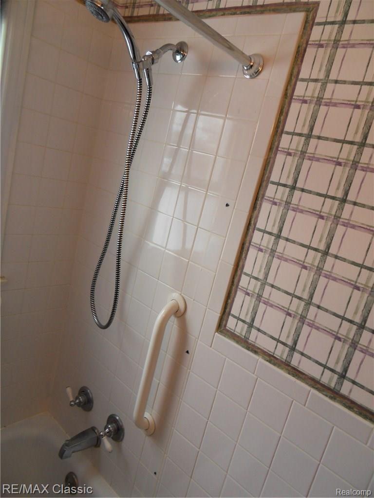 3303 Durham Road Royal Oak, MI 48073 - Photo 6 of 25 SDC17169.JPG
