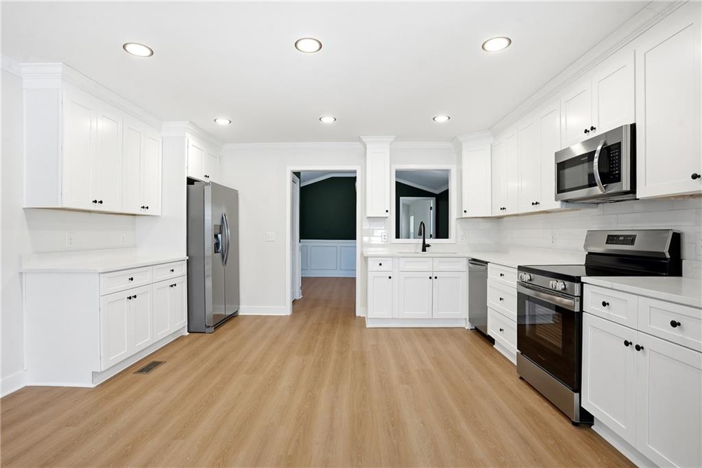 127 Perry Street Loganville, GA 30052 - Photo 7 of 29