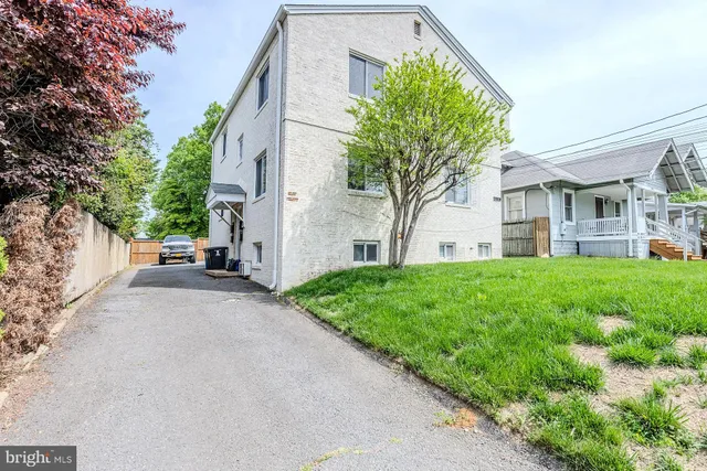 $1,650 | 3909 Washington Boulevard, Unit B, Arlington, VA 22201