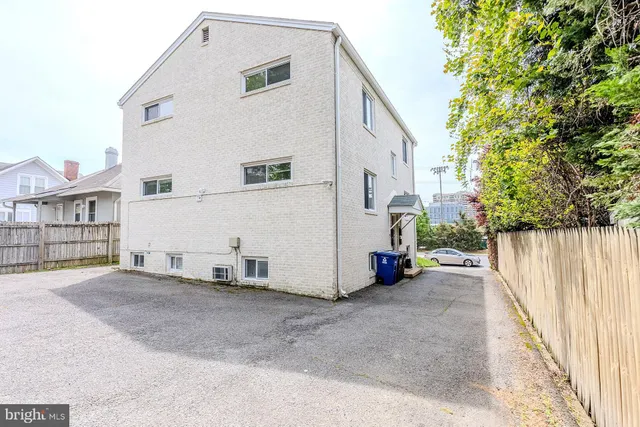 $1,650 | 3909 Washington Boulevard, Unit B, Arlington, VA 22201