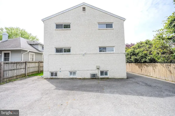 $1,650 | 3909 Washington Boulevard, Unit B, Arlington, VA 22201