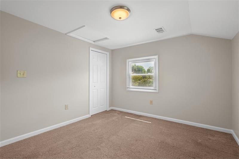 1122 Pittsburgh Road Valencia, PA 16059 - Photo 10 of 25 an empty room with a window
