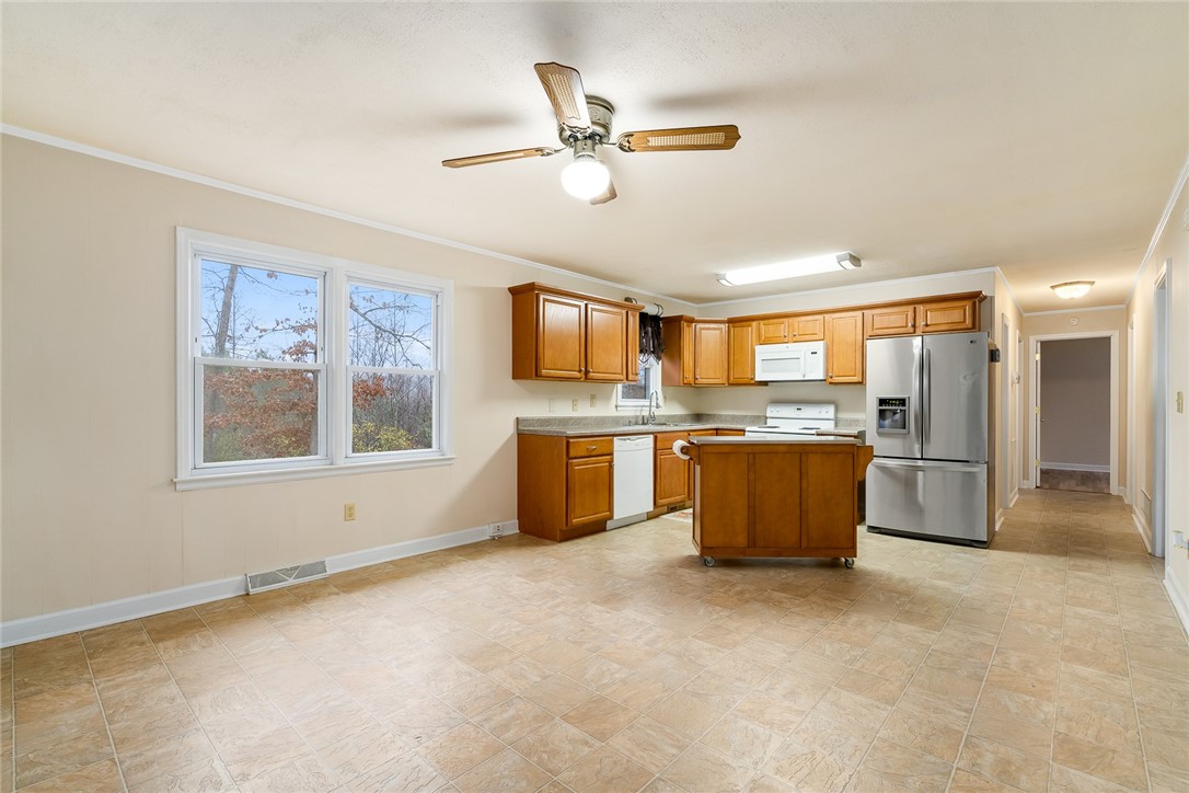 117 State Rd S-37-381 Seneca, SC 29678 - Photo 8 of 39 Gallery Image 8