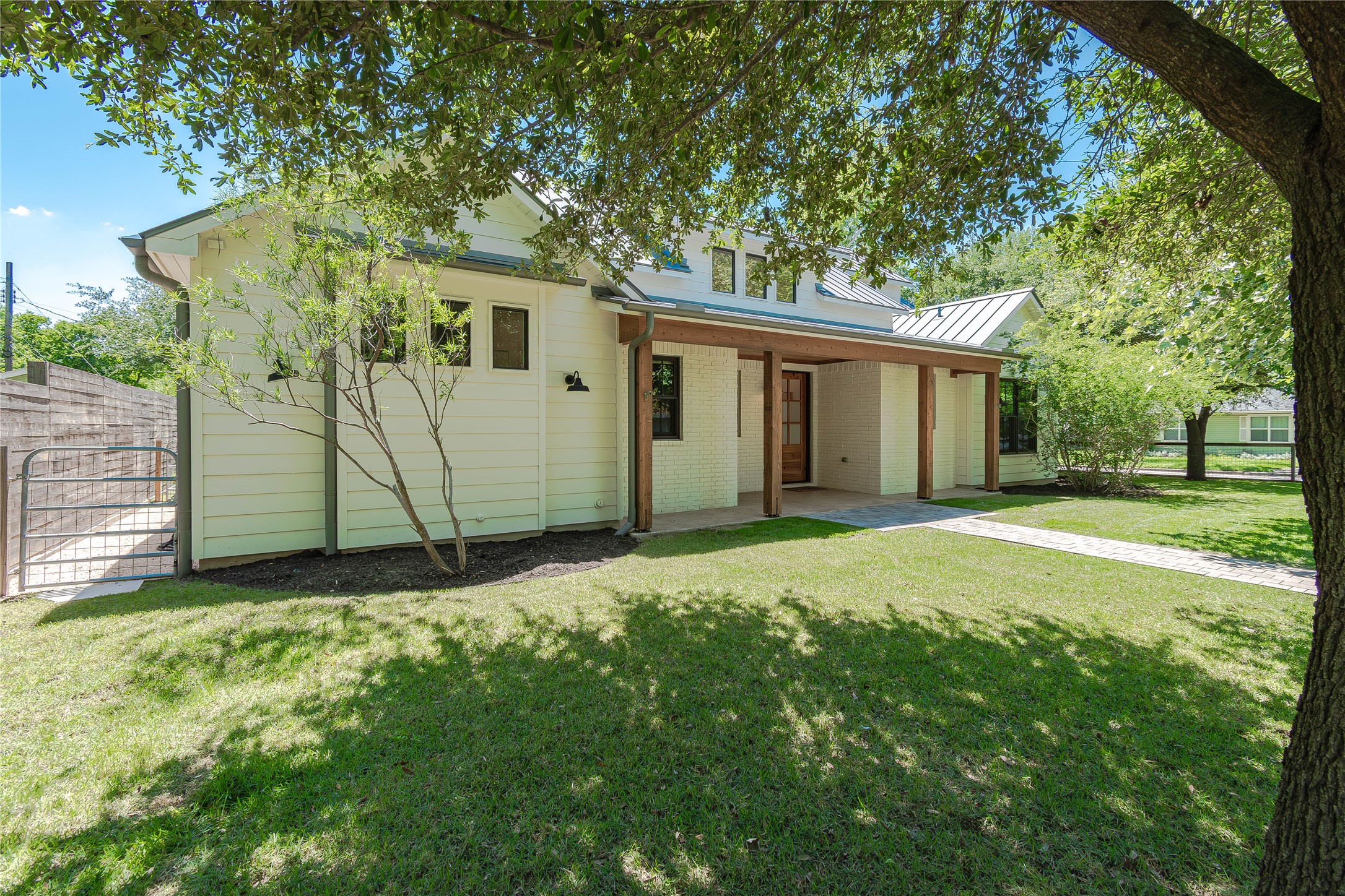 5805 Chesterfield Avenue Austin, TX 78752 - Photo 2 of 40