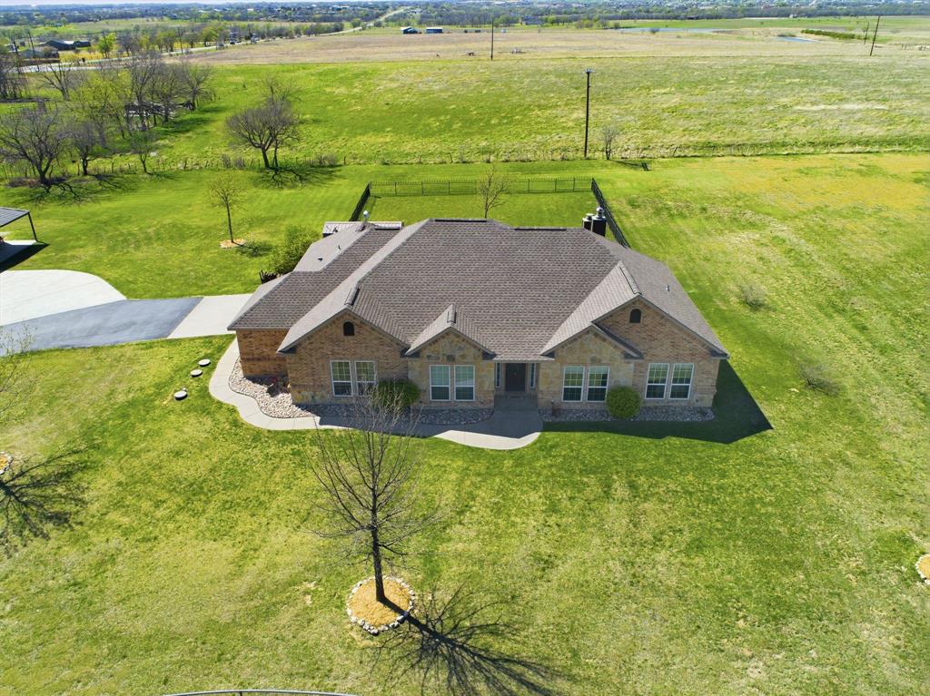 109 Heritage Parkway West Decatur, TX 76234 - Photo 2 of 40