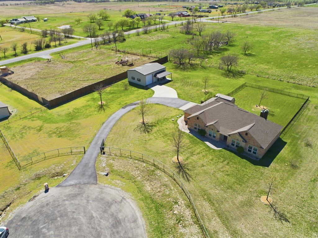 109 Heritage Parkway West Decatur, TX 76234 - Photo 3 of 40