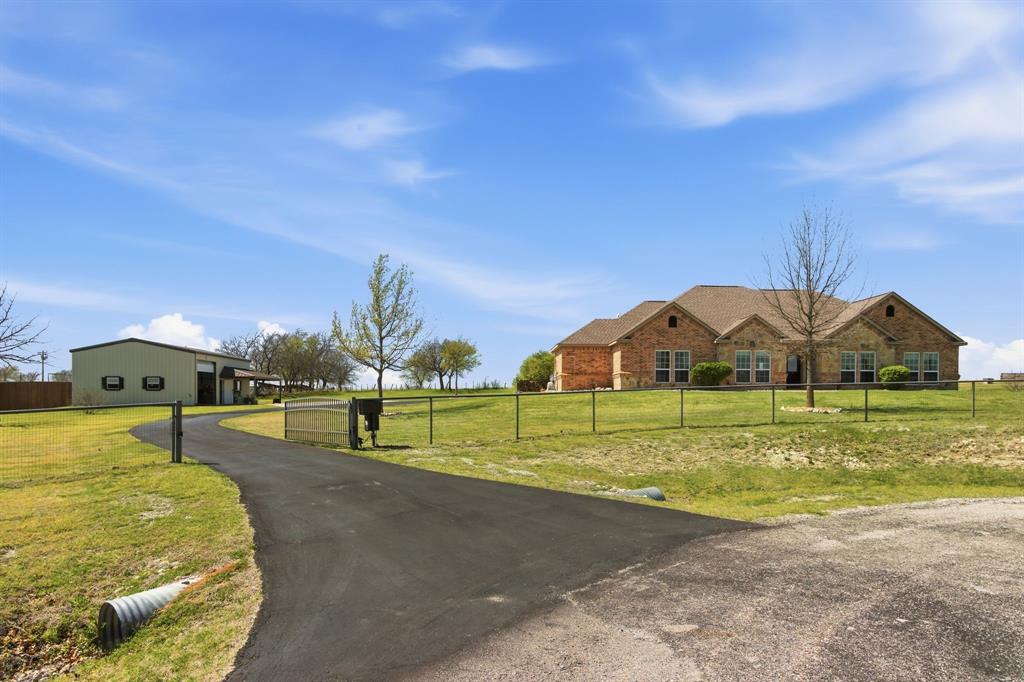 109 Heritage Parkway West Decatur, TX 76234 - Photo 4 of 40