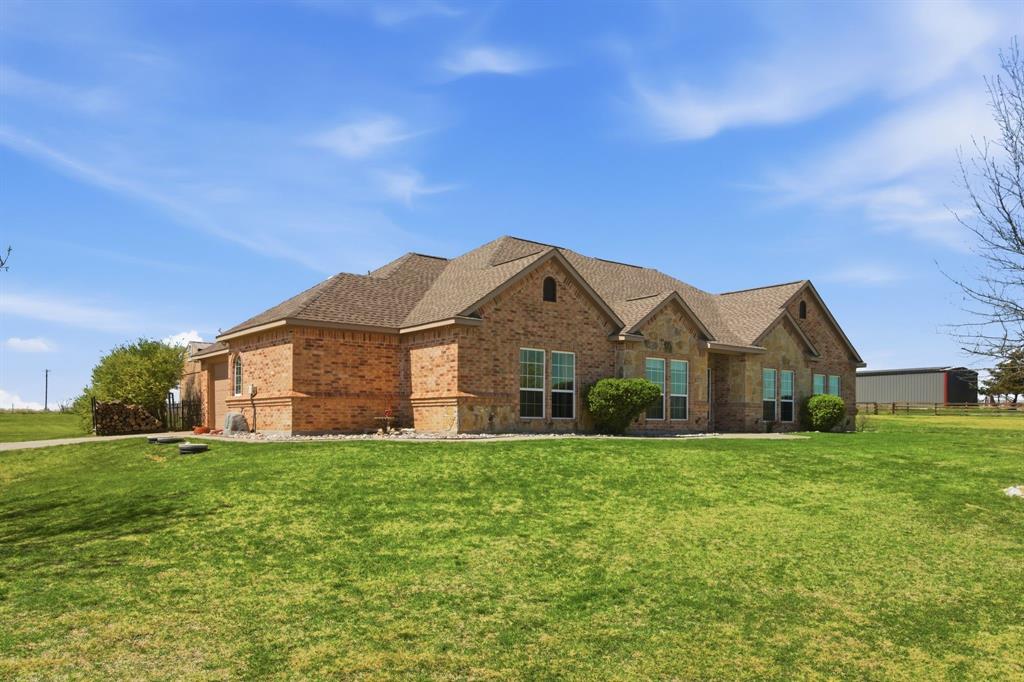 109 Heritage Parkway West Decatur, TX 76234 - Photo 5 of 40