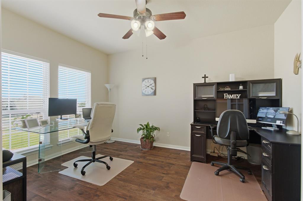 109 Heritage Parkway West Decatur, TX 76234 - Photo 10 of 40