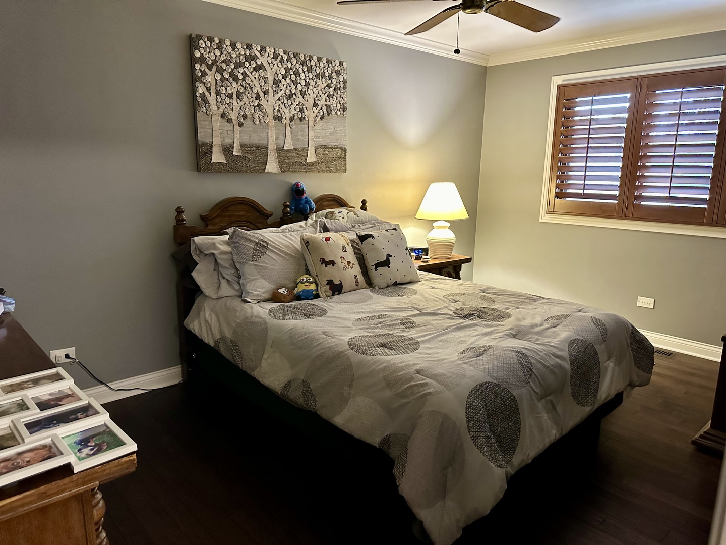 302 North Westgate Road Mount Prospect, IL 60056 - Photo 14 of 26 a bed sitting in a bedroom next to a window
