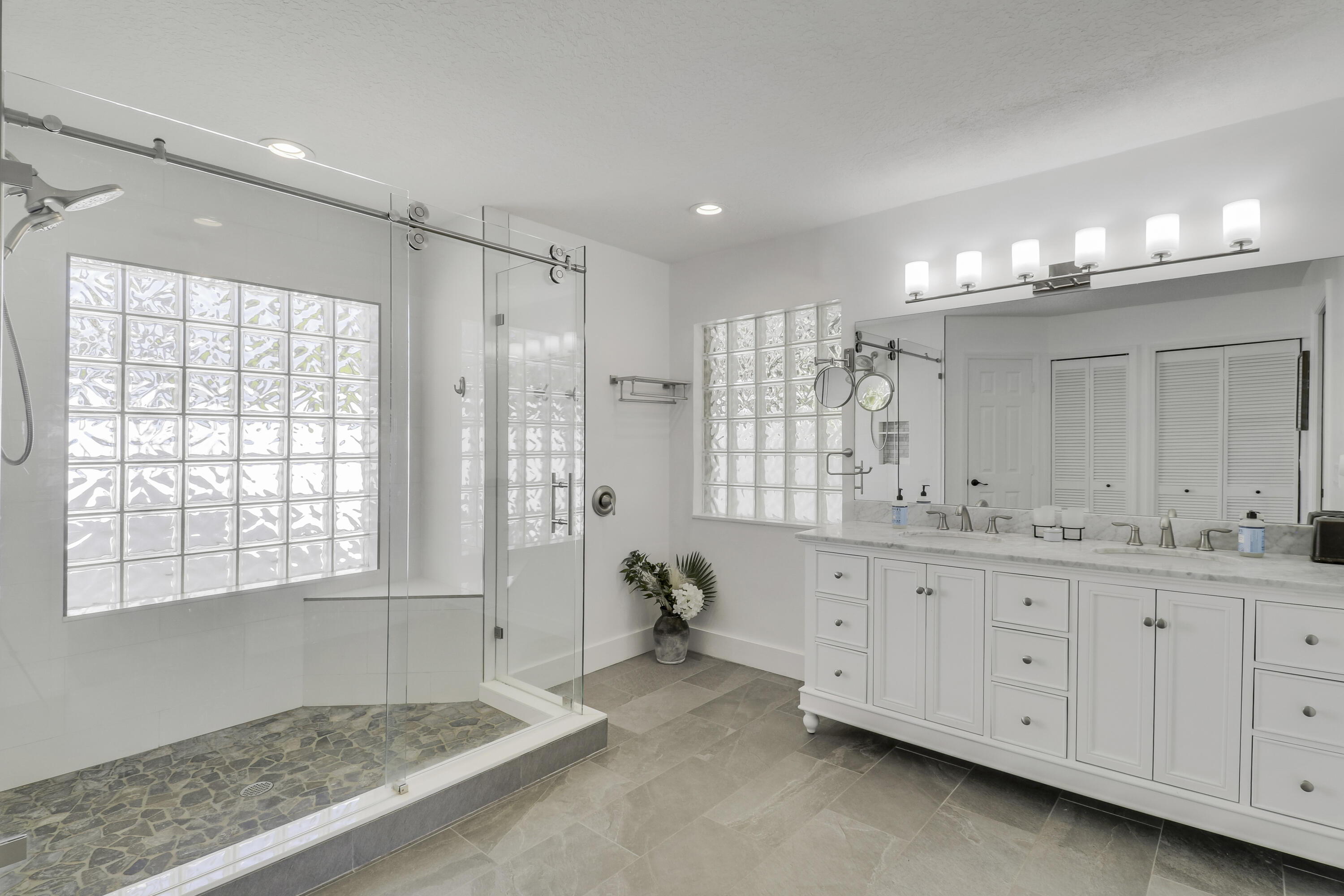 550 Southeast Ashley Oaks Way Stuart, FL 34997 - Photo 30 of 62 Primary Bathroom