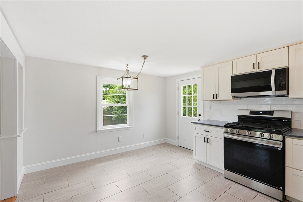 25 Julia Road Weymouth, MA 02191 - Photo 11 of 34