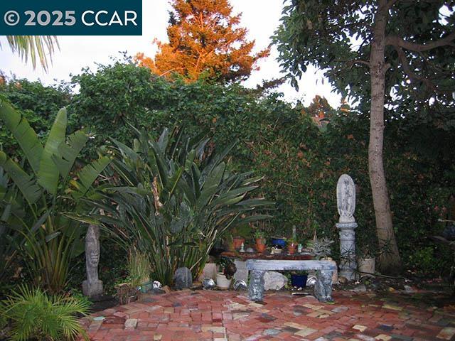 362 Summit Court Pinole, CA 94564 - Photo 50 of 57 a front view of a house with garden